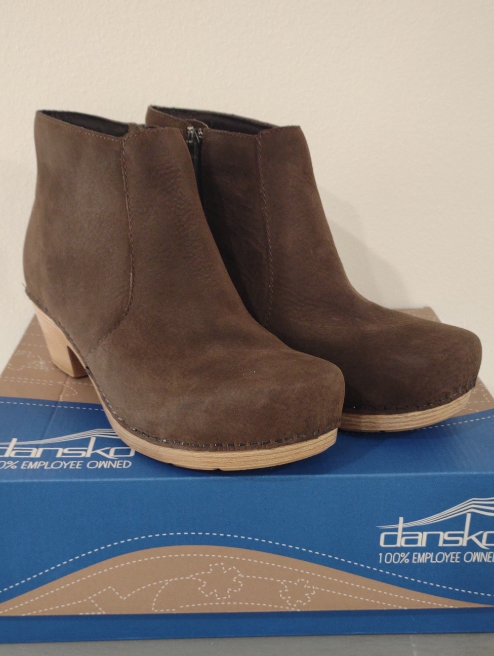 Dansko Maria Milled Leather Ankle Booties Size 39 (8.5) Minimalist Scandi Boho